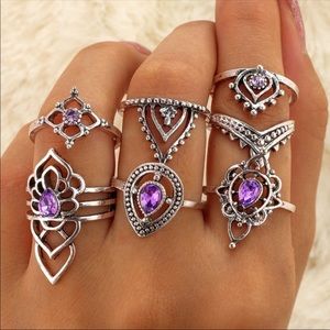 Women’s 7 piece silver boho ring set!